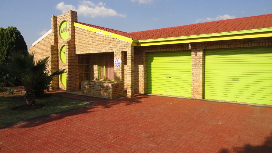 3 Bedroom Property for Sale in Miederpark North West